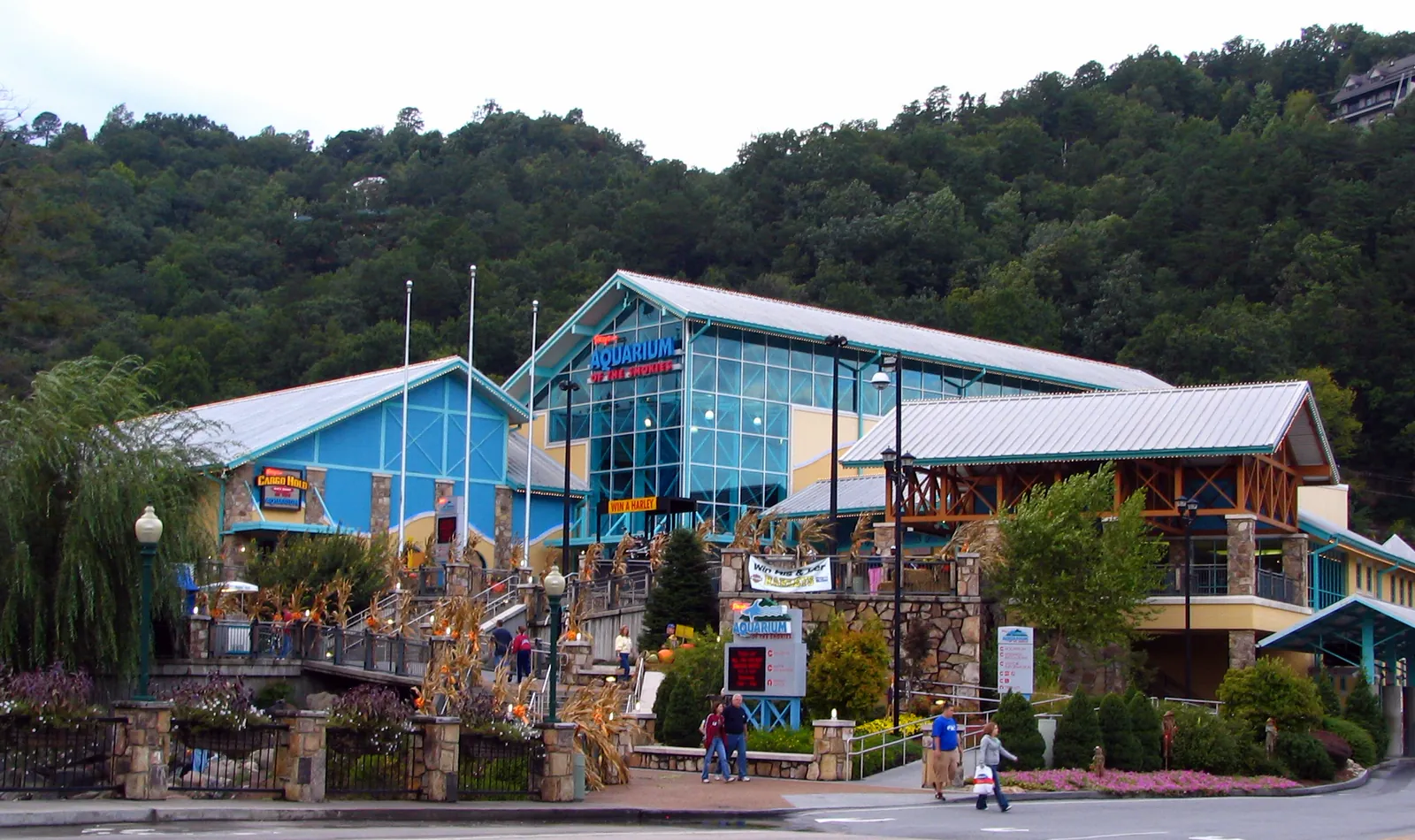 Ripleyโs Aquarium of the Smokies exterior in Gatlinburg